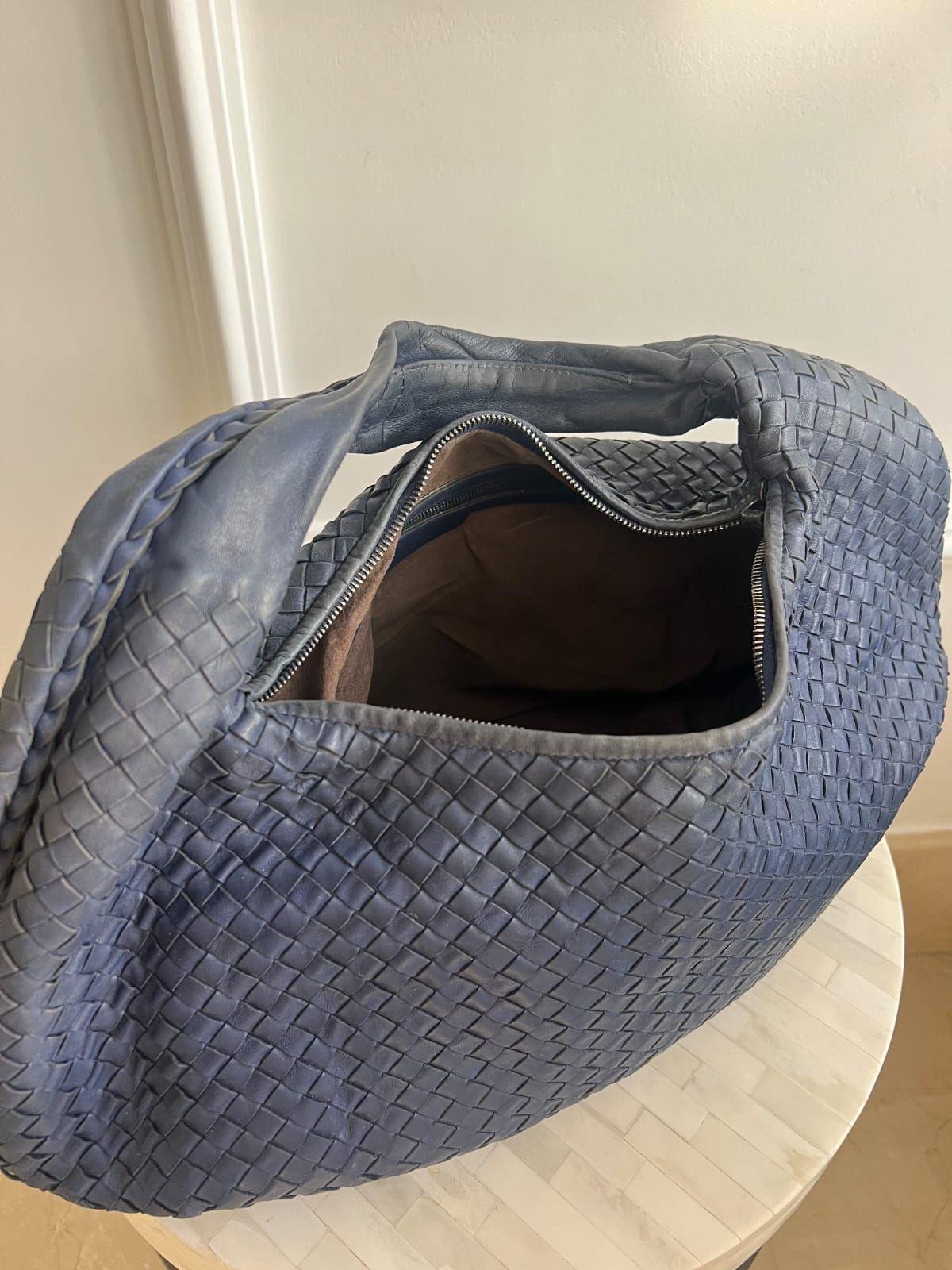 Bottega Veneta Hobo Blue Shoulder Bag in Lambskin thumbnail 3