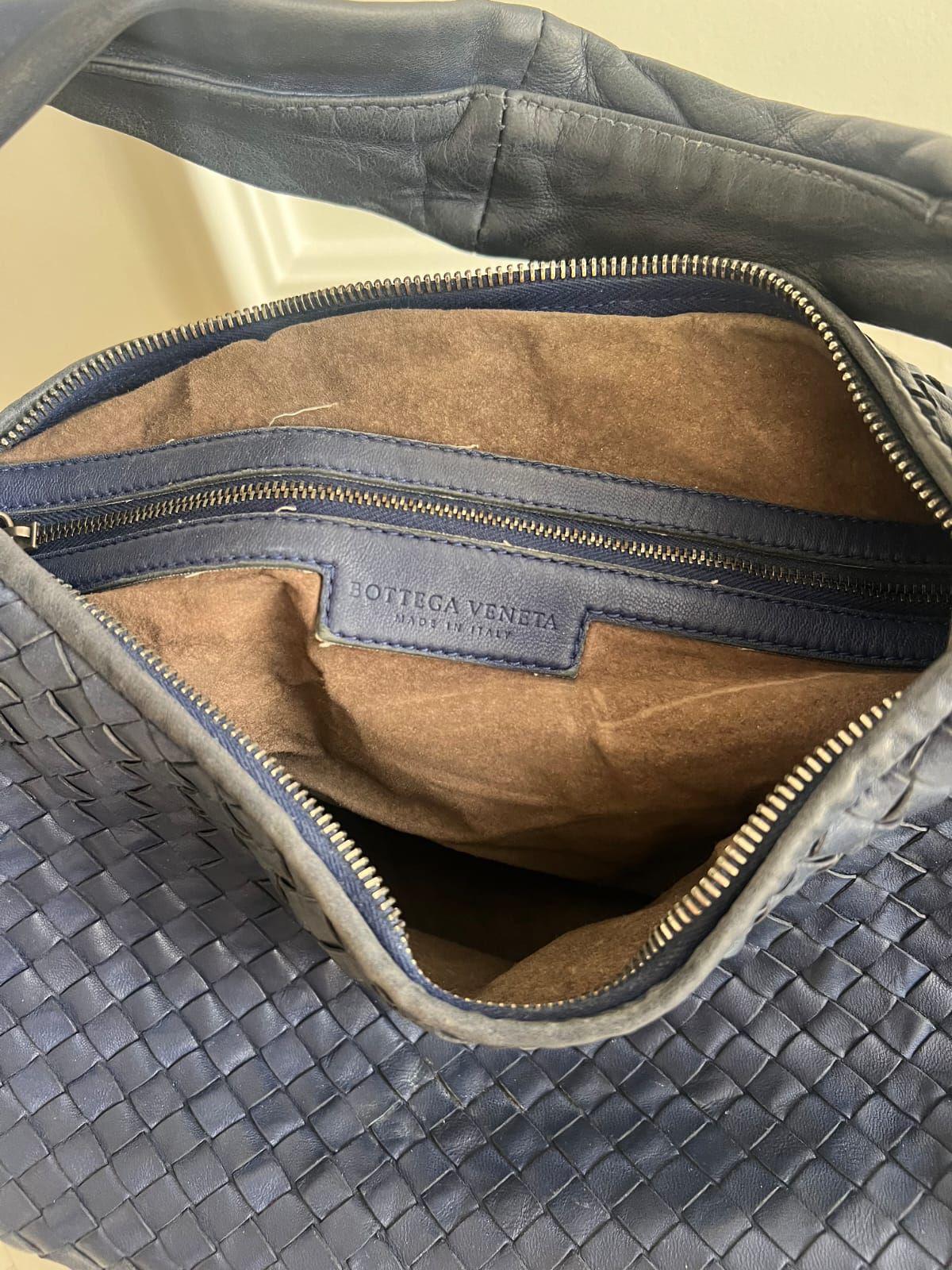 Bottega Veneta Hobo Blue Shoulder Bag in Lambskin thumbnail 4