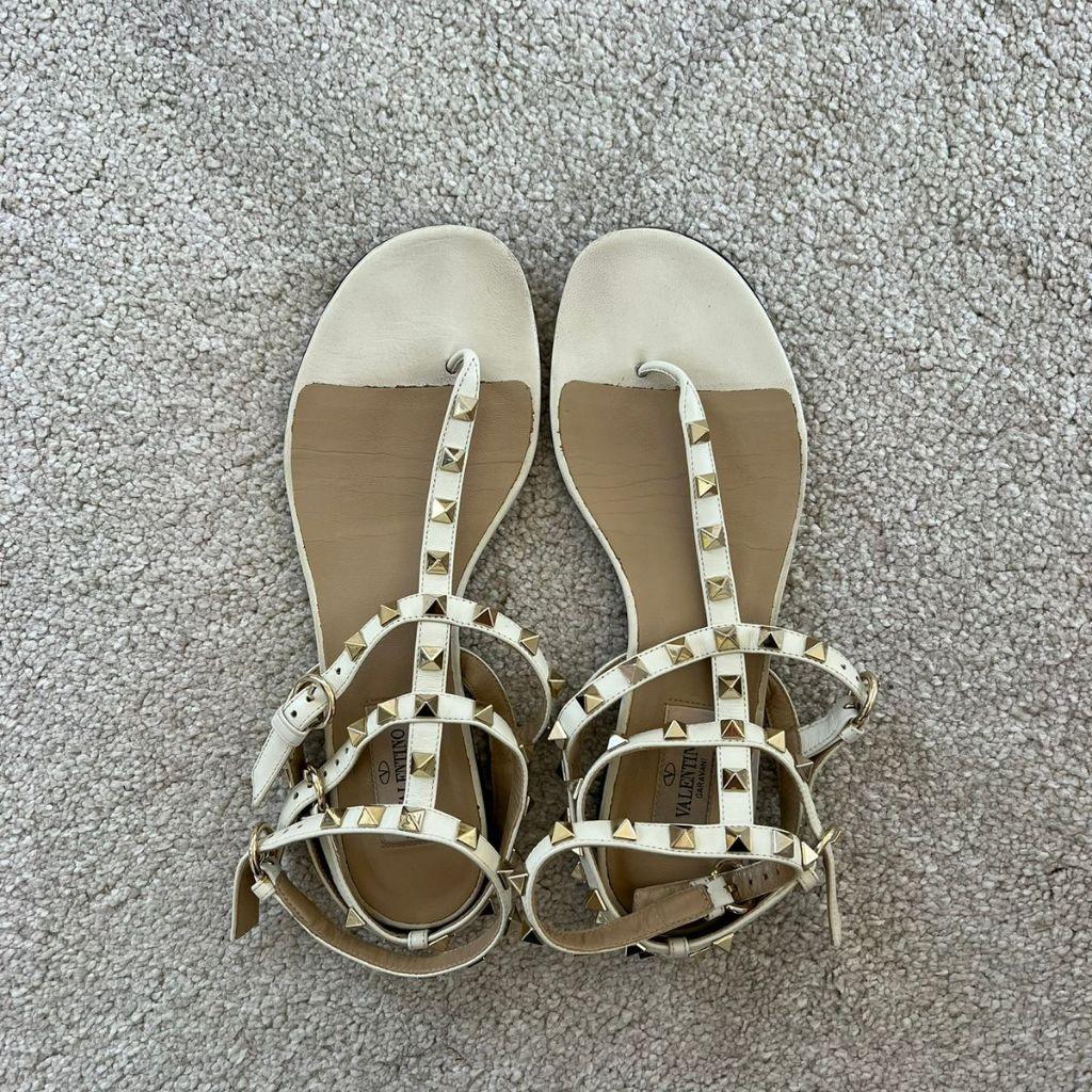 Valentino
White Leather Thong Rockstud Sandals