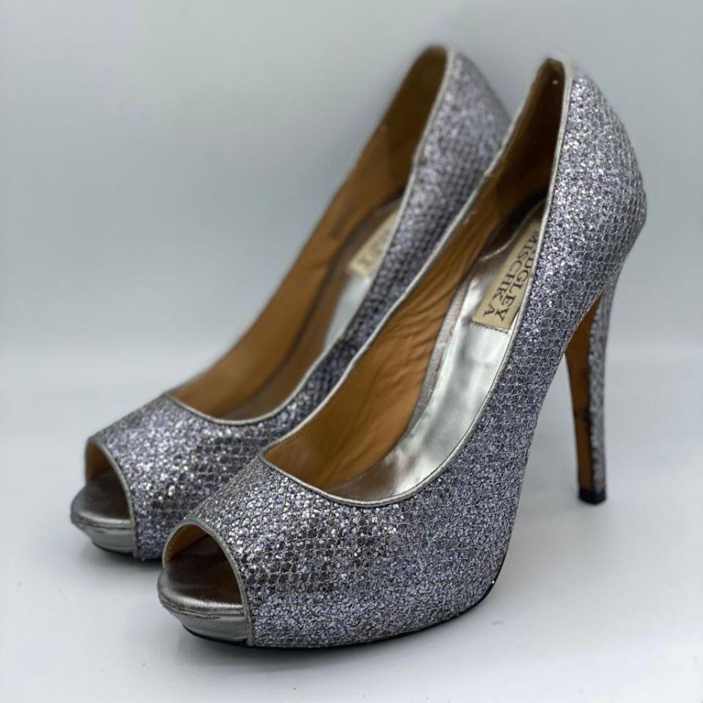Badgley Mischka
Glitter Pumps thumbnail 1