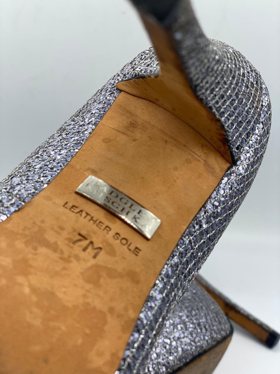 Badgley Mischka
Glitter Pumps thumbnail 4