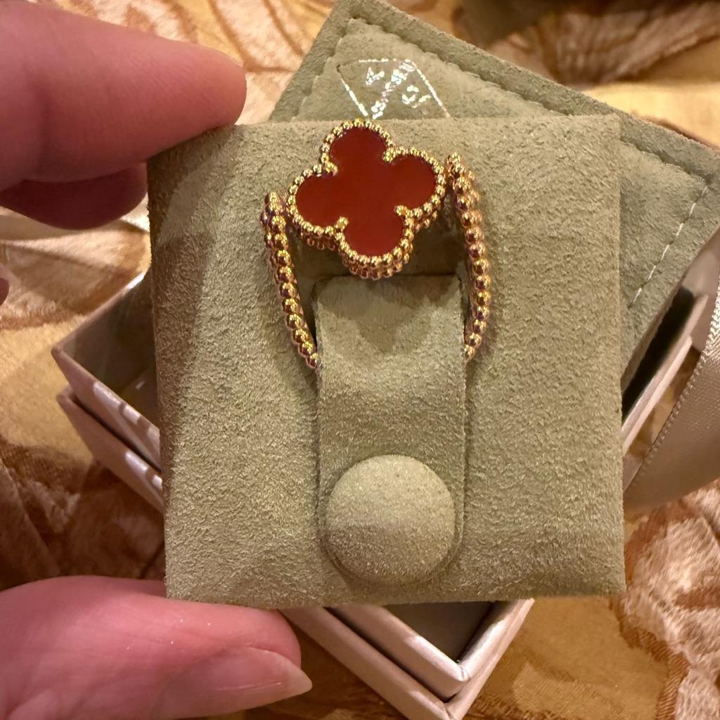 Rose gold guiochi and carnelian flip ring