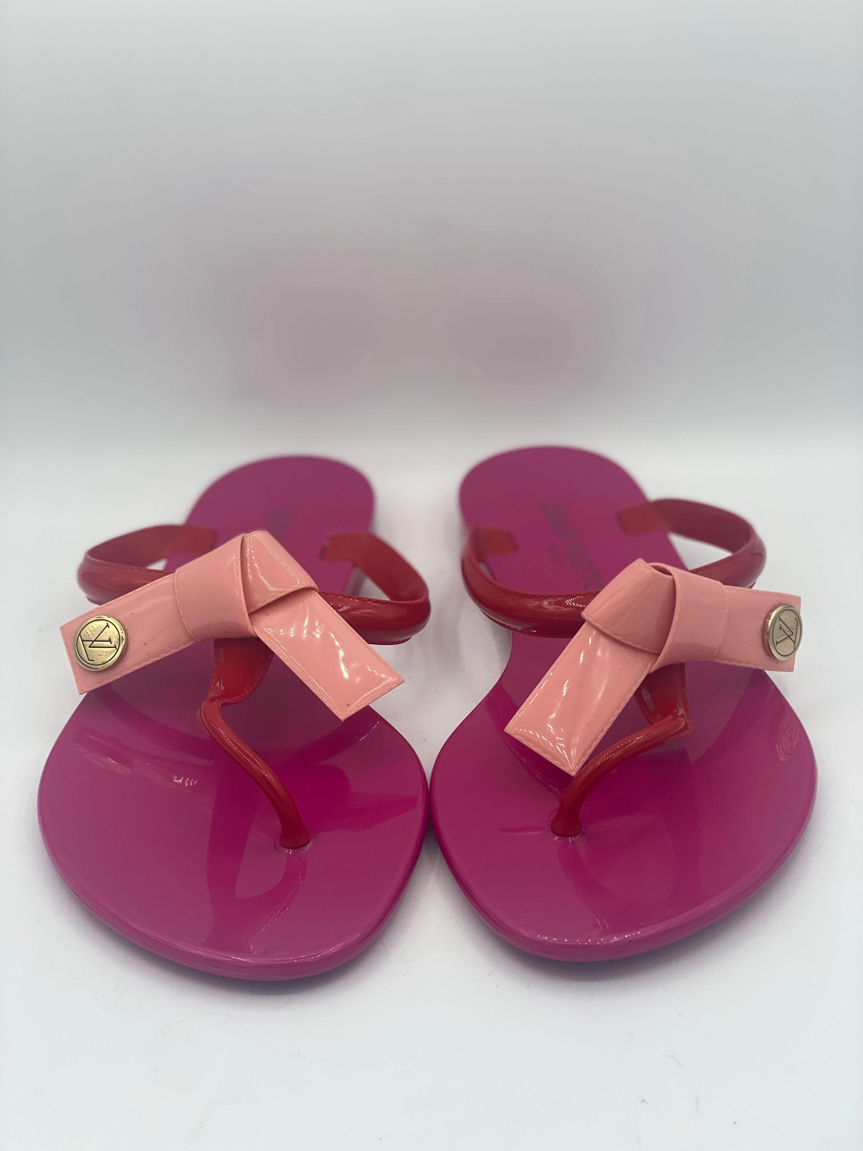 Louis Vuitton
Rubber Bow Accents Flip Flops
Women's thumbnail 2