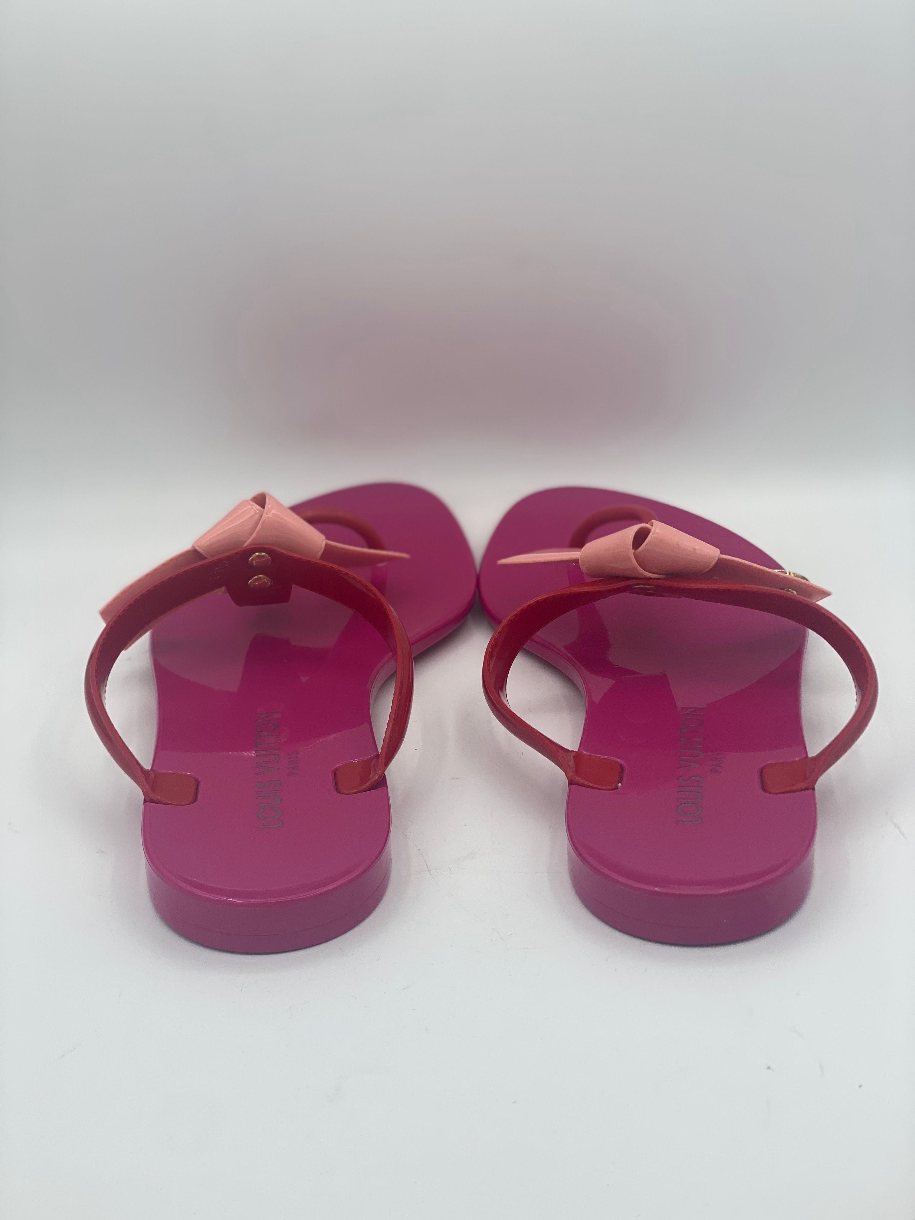 Louis Vuitton
Rubber Bow Accents Flip Flops
Women's thumbnail 3