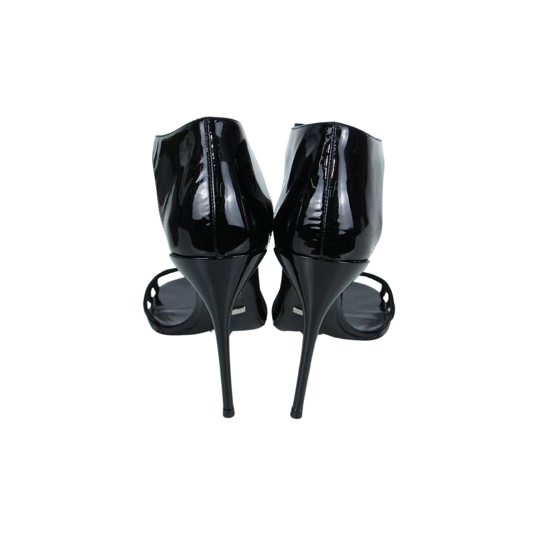 Shoes by Gucci thumbnail 2