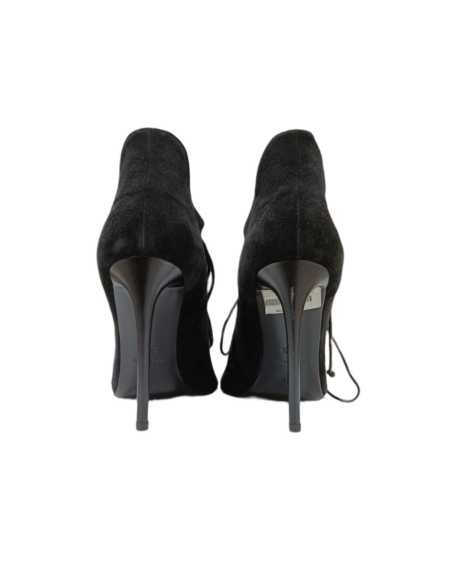 Shoes by Roland Mouret thumbnail 3