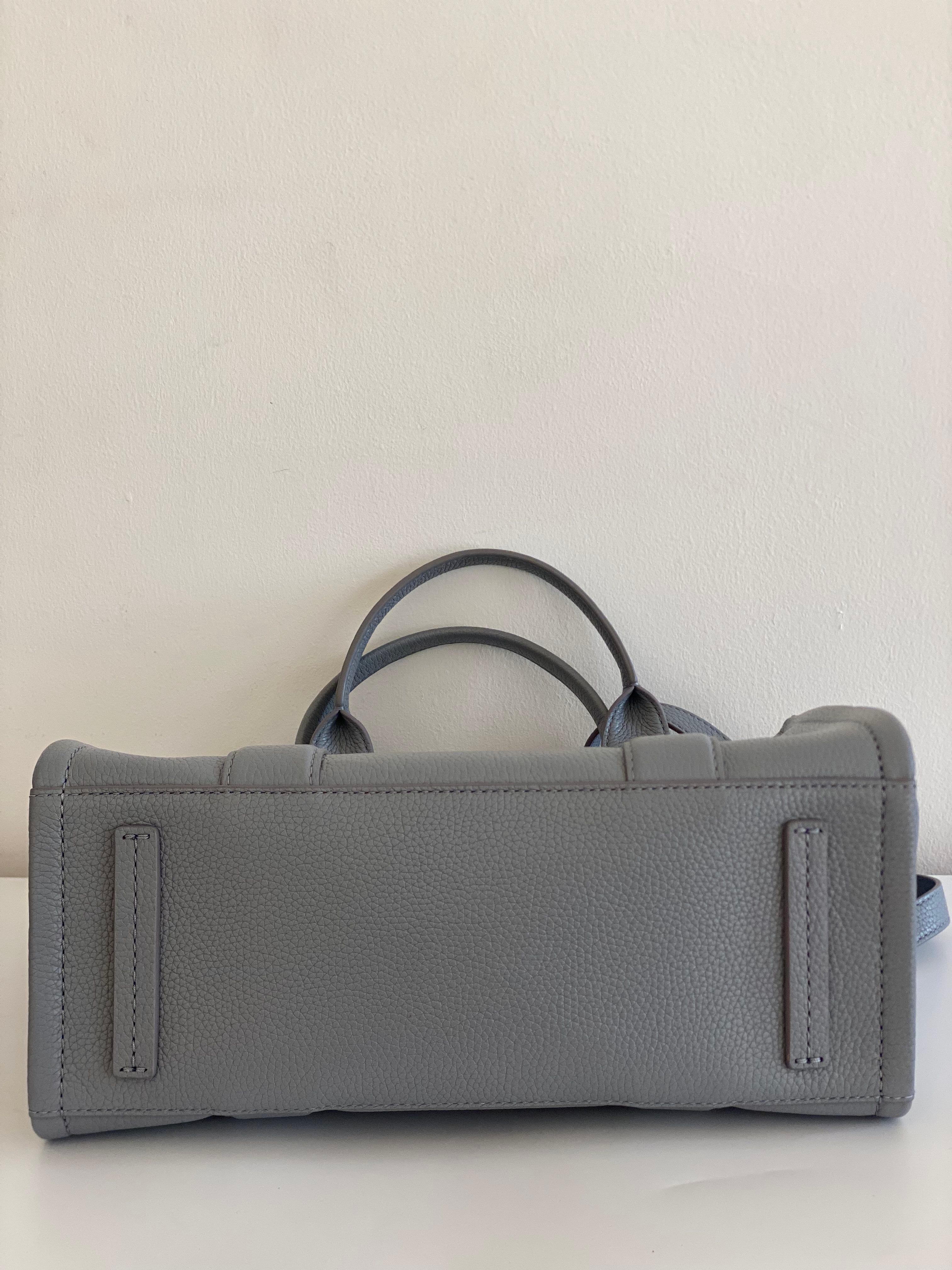 Marc Jacobs
The Medium Tote bag thumbnail 4